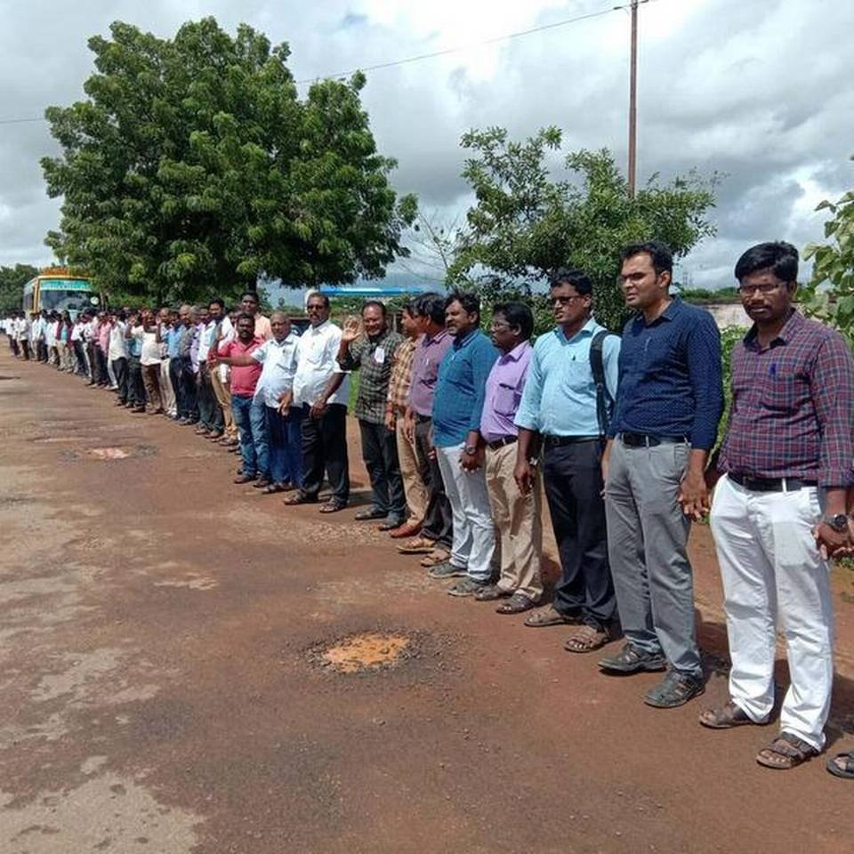 Doctors forming a human chain near Government Medical College in Tiruvarur on Thursday.  