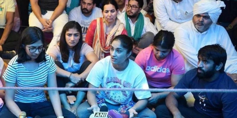 Wrestlers threaten to return medals, awards to govt after 'manhandling' by Delhi Police