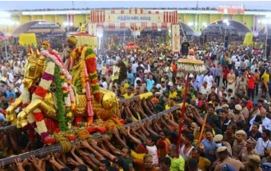 Lord Kallalagar enters Vagiai river as part of Chithirai festival in Tamil Nadu
